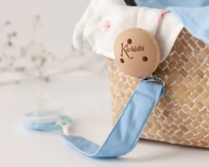 pinza-porta-succhietti-legno-blu